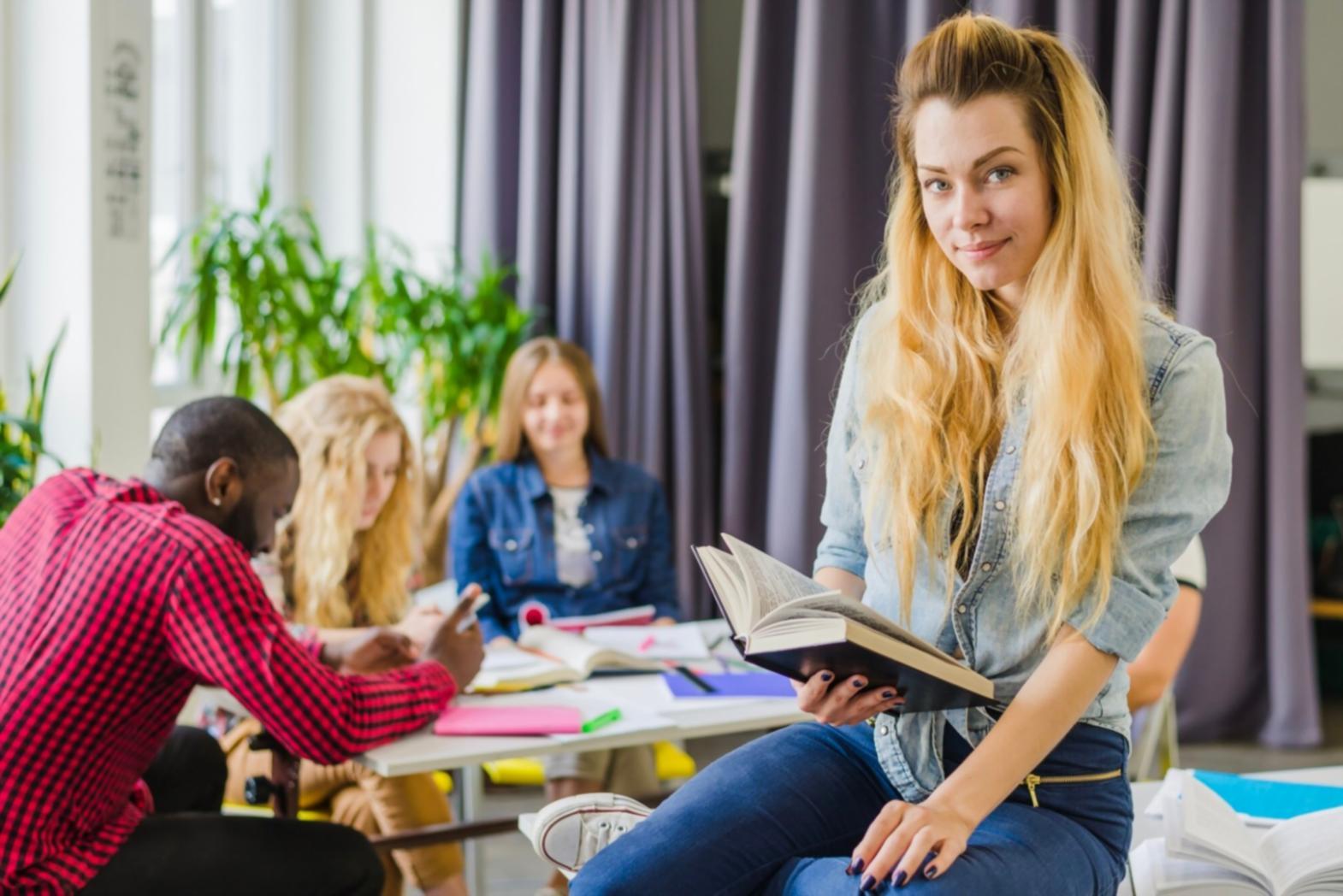 Coaching-Session in modernem Besprechungsraum